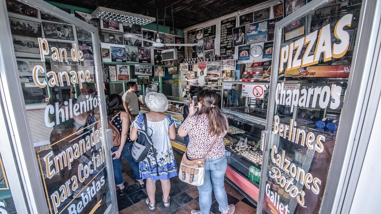 Matta Sur Neighborhood - Local And Authentic Santiago (1)