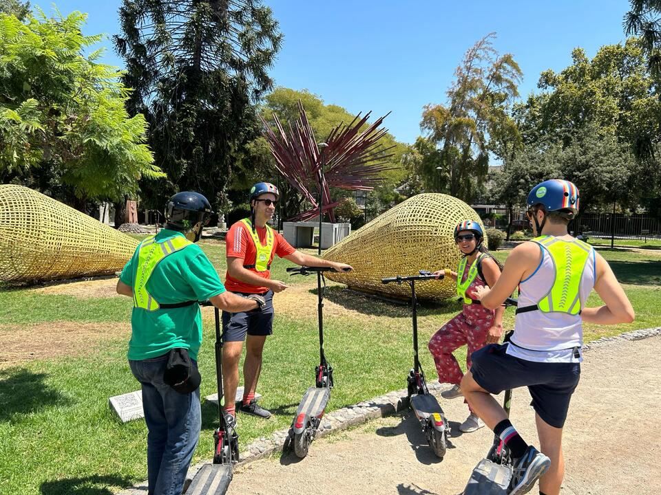 City & Nature Tour En Scooter Por Santiago foto 3
