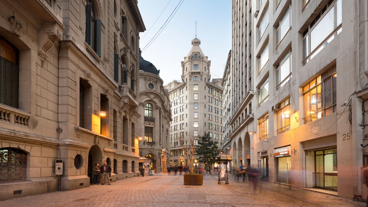Contrasts Of Santiago: Historic Center And Santa Lucía Hill (0)