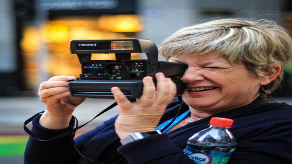 Exploring The City With A Polaroid foto 1