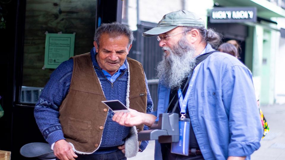 Exploring The City With A Polaroid foto 17