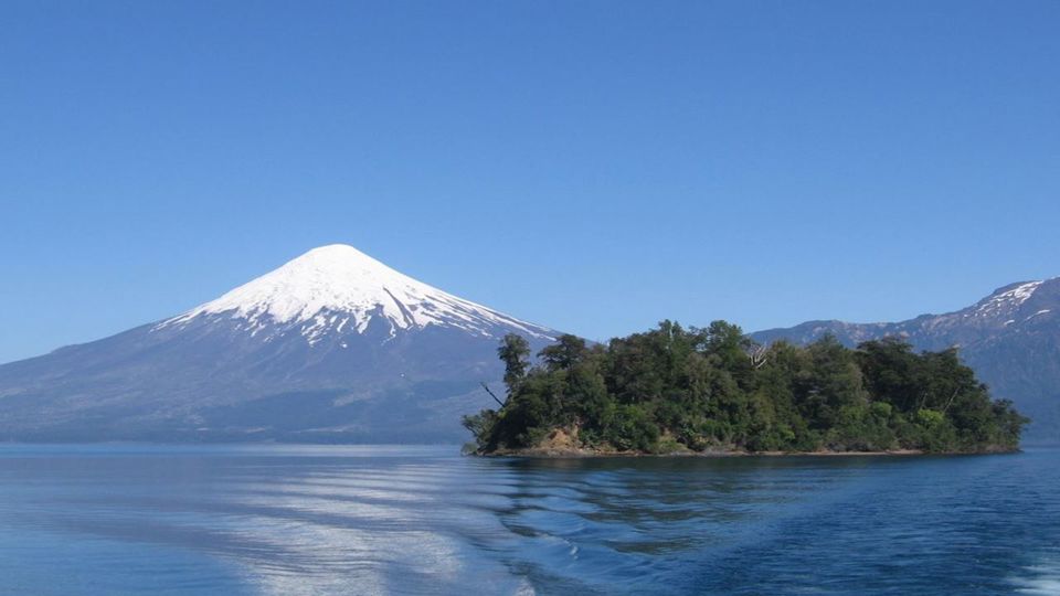 Travesia Esmeralda, Navega Hasta Peulla Por El Lago Todos Los Santos foto 4