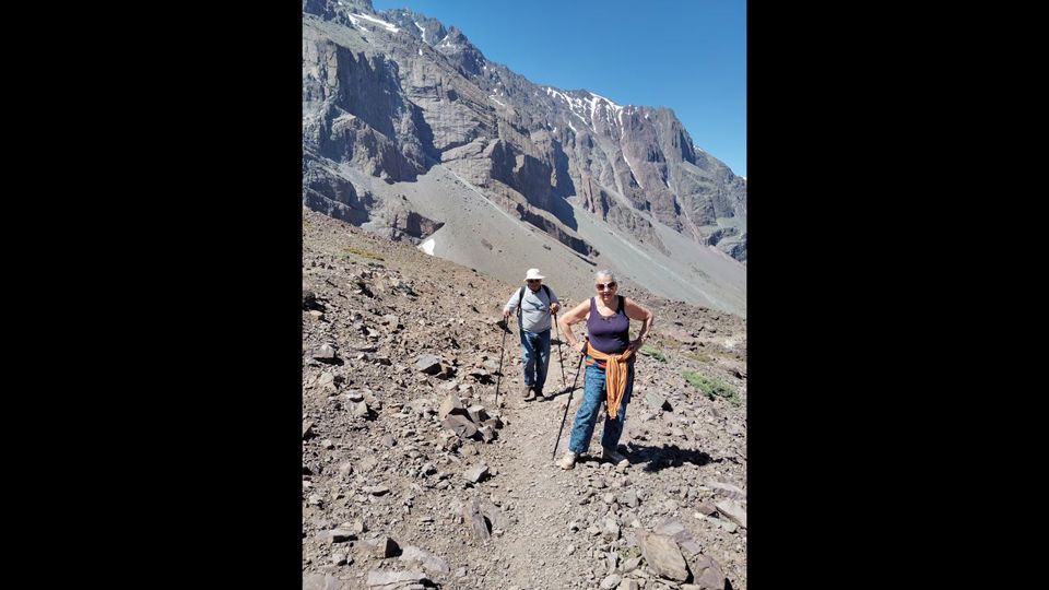 Trekking To The San José Volcano With Baños De Colina Hot Springs foto 3